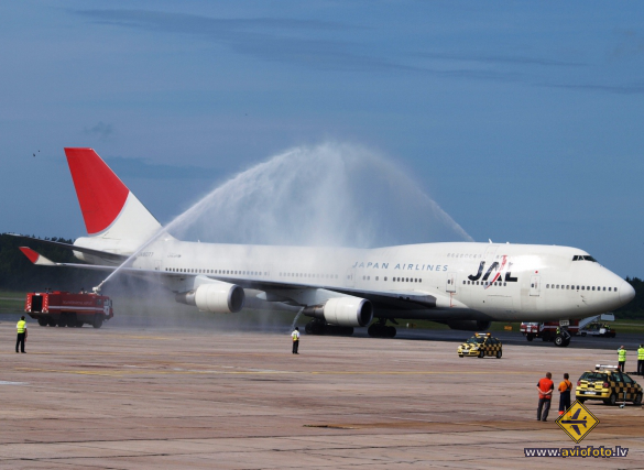 Boeing 747-446